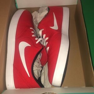 LIKE NEW Nike SB Check canvas red Size 13